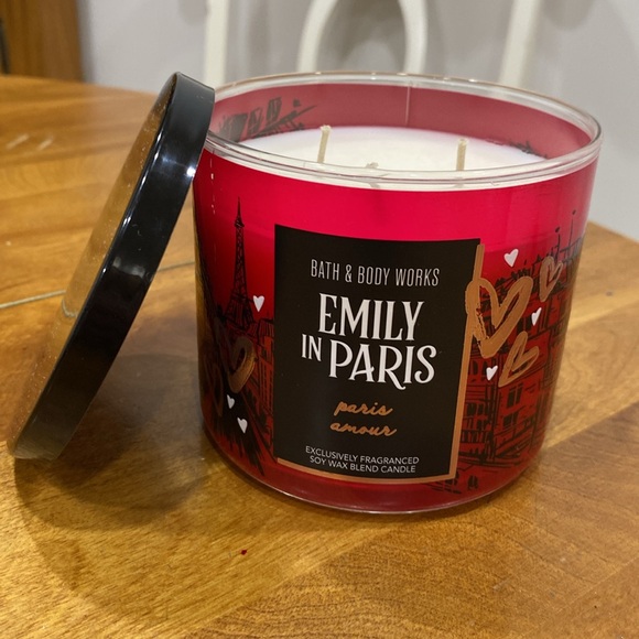 NWT.  Bath & Body Works, 3-wick candle. - Picture 2 of 10